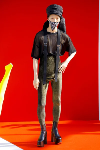 Look 37